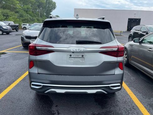 Used 2023 Kia Seltos EX AWD/4WD image 3