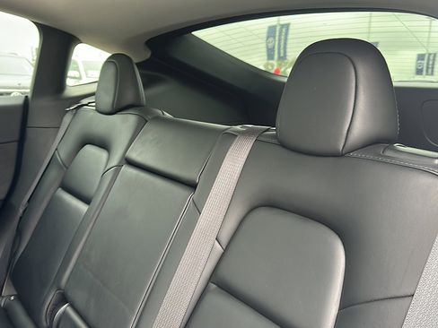 Used 2022 Tesla Model Y Performance image 19