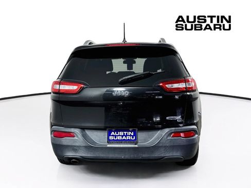 Used 2016 Jeep Cherokee Latitude FWD image 6
