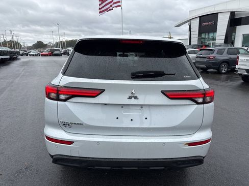Used 2023 Mitsubishi Outlander ES image 4