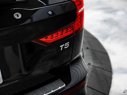 Used 2020 Volvo V60 T5 Momentum w/ Protection Package Premier image 29