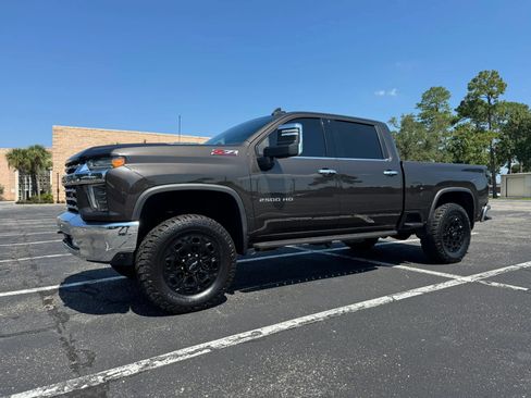 Used 2020 Chevrolet Silverado 2500 LTZ w/ LTZ Premium Package AWD/4WD image 2