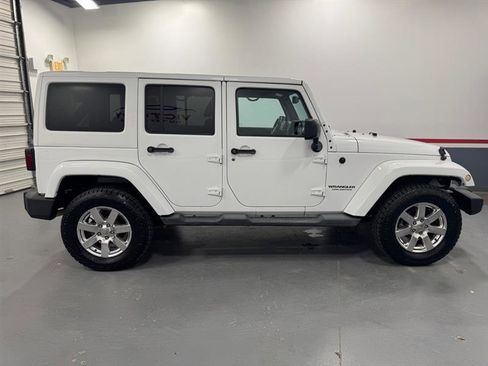 Used 2014 Jeep Wrangler Unlimited Sahara w/ Max Tow Package AWD/4WD image 6