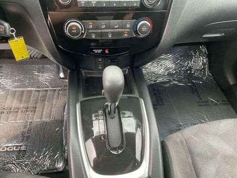 Used 2015 Nissan Rogue S AWD/4WD image 22