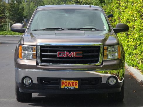 Used 2007 GMC Sierra 1500 SLT w/ Entertainment Package AWD/4WD image 9