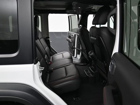 Used 2024 Jeep Wrangler Unlimited Rubicon w/ Convenience Group image 30