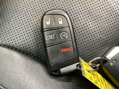 Used 2019 Jeep Grand Cherokee Limited w/ Luxury Group II image 27