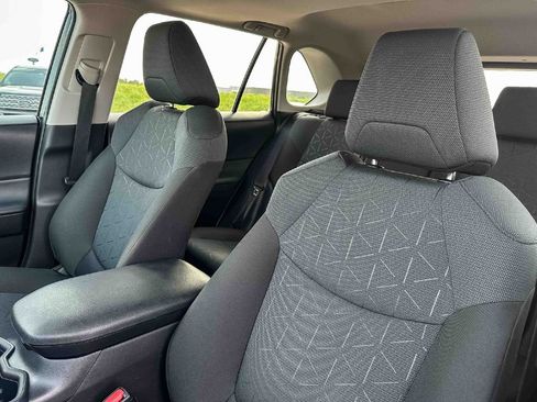 Used 2025 Toyota RAV4 XLE w/ Convenience Package FWD image 14