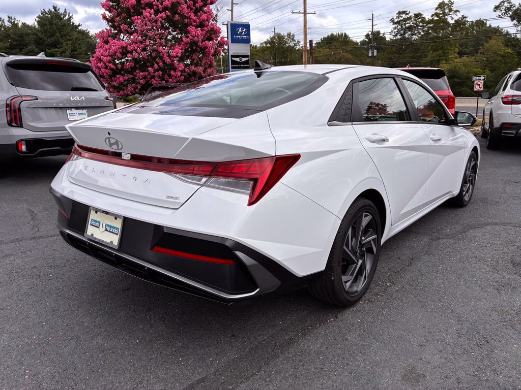 Certified 2025 Hyundai Elantra Limited FWD image 7