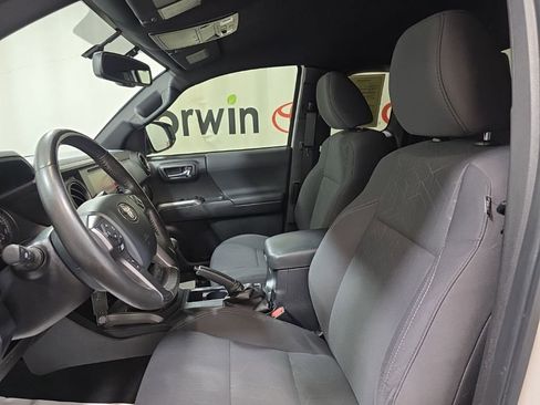 Used 2017 Toyota Tacoma TRD Sport w/ Exterior Package image 19