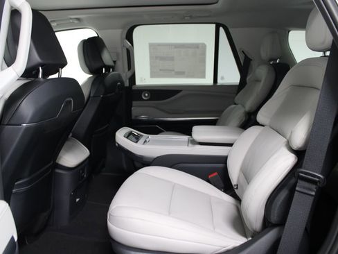 New 2026 Lincoln Navigator Reserve image 26