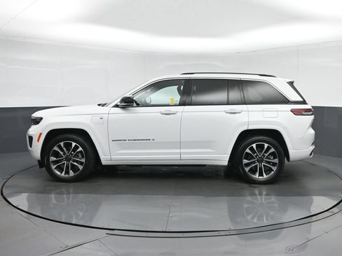 Used 2023 Jeep Grand Cherokee Overland w/ Advanced Protech Group III AWD/4WD image 4