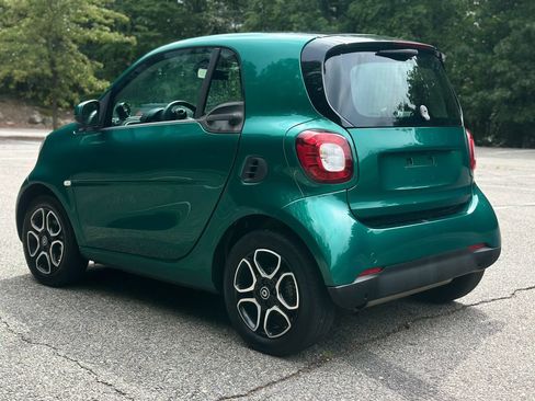 Used 2017 smart fortwo Prime RWD image 5