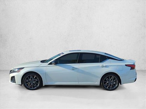 Used 2024 Nissan Altima 2.0 SR FWD image 4