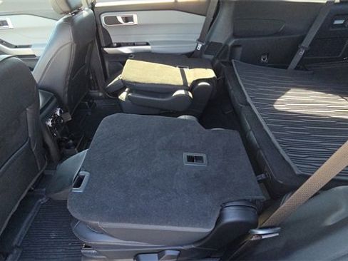 Used 2022 Ford Explorer XLT w/ Equipment Group 202A image 28