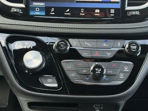 New 2026 Chrysler Pacifica Select FWD image 24