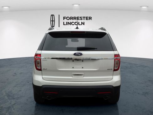 Used 2015 Ford Explorer XLT w/ Equipment Group 202A image 4