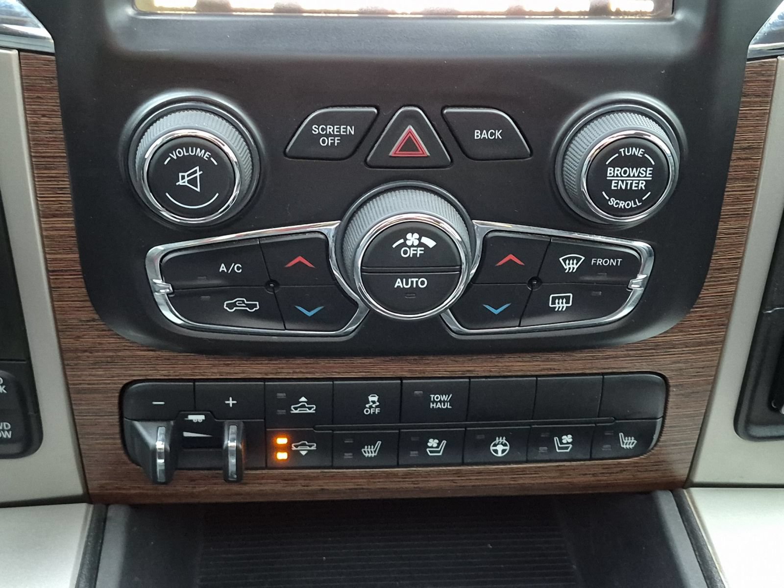 Used 2017 RAM 1500 Laramie w/ Convenience Group AWD/4WD image 27