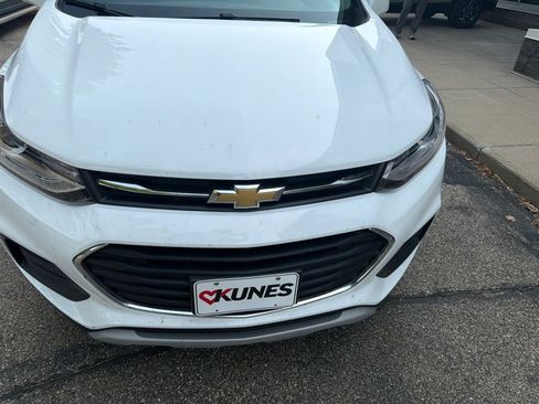 Used 2019 Chevrolet Trax LT w/ LT Convenience Package AWD/4WD image 15