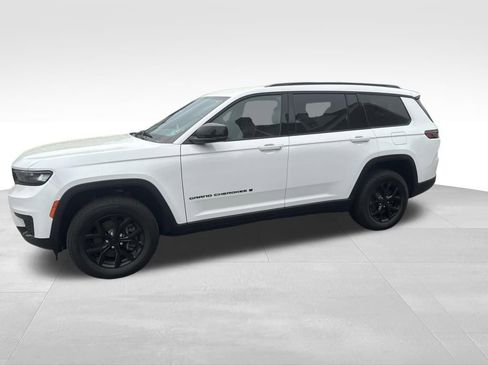 Used 2024 Jeep Grand Cherokee L Laredo AWD/4WD image 4