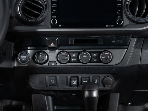 Used 2023 Toyota Tacoma TRD Off-Road image 37