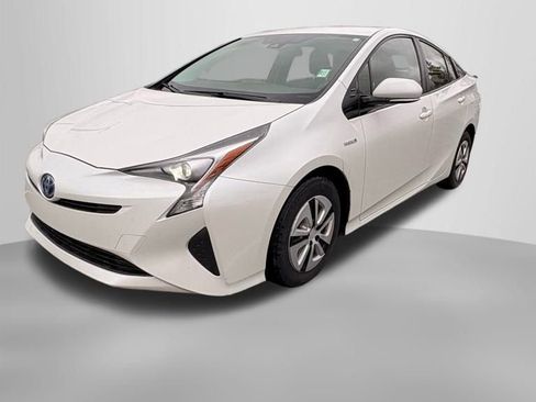 Used 2017 Toyota Prius Four image 1