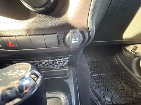 Used 2018 Jeep Wrangler Sport image 15