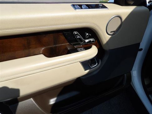 Used 2019 Land Rover Range Rover HSE image 11