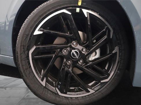 New 2026 Nissan Sentra SR w/ Floor Mat Package FWD image 3