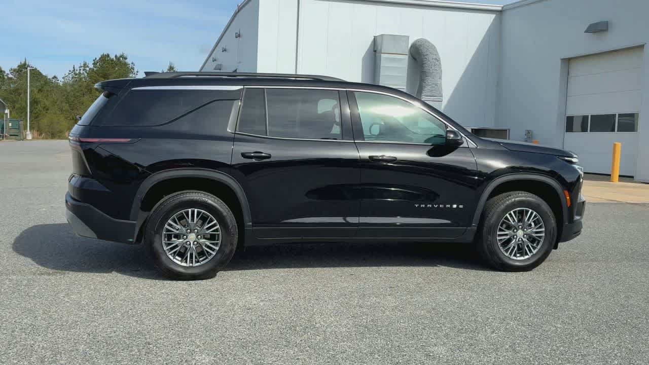 Used 2026 Chevrolet Traverse LT FWD image 9