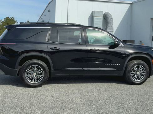 Used 2026 Chevrolet Traverse LT FWD image 9