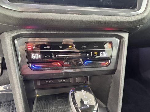 Used 2022 Volkswagen Tiguan SE image 19