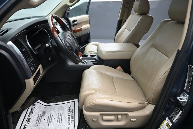 Used 2018 Toyota Sequoia Platinum AWD/4WD image 18