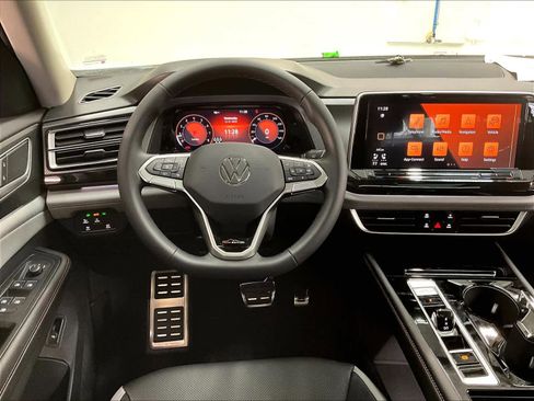 New 2026 Volkswagen Atlas Peak Edition image 15