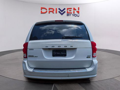 Used 2018 Dodge Grand Caravan SXT FWD image 4