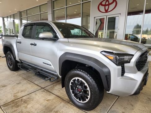 Used 2024 Toyota Tacoma TRD Off-Road w/ TRD Off Road Premium Package AWD/4WD image 4