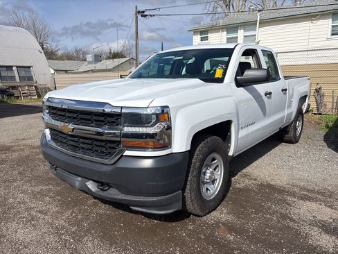 Used 2018 Chevrolet Silverado 1500 W/T w/ Trailering Package image 2
