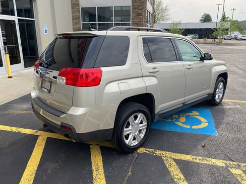 Used 2014 GMC Terrain SLE w/ Safety Package AWD/4WD image 4