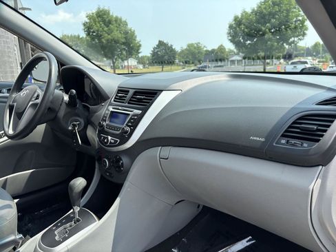 Used 2014 Hyundai Accent GS FWD image 22