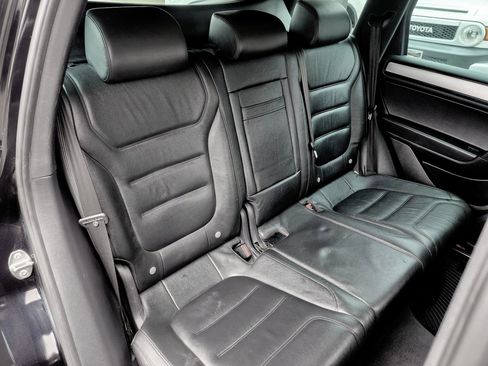 Used 2014 Volkswagen Touareg VR6 image 18