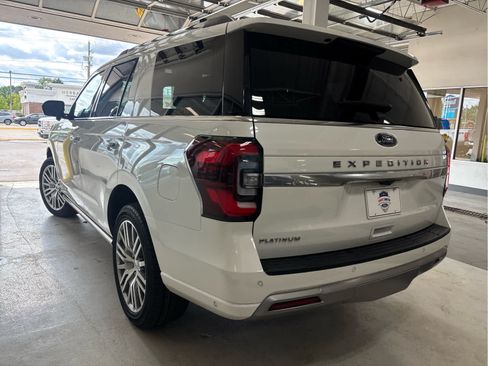 Certified 2024 Ford Expedition Platinum AWD/4WD image 5