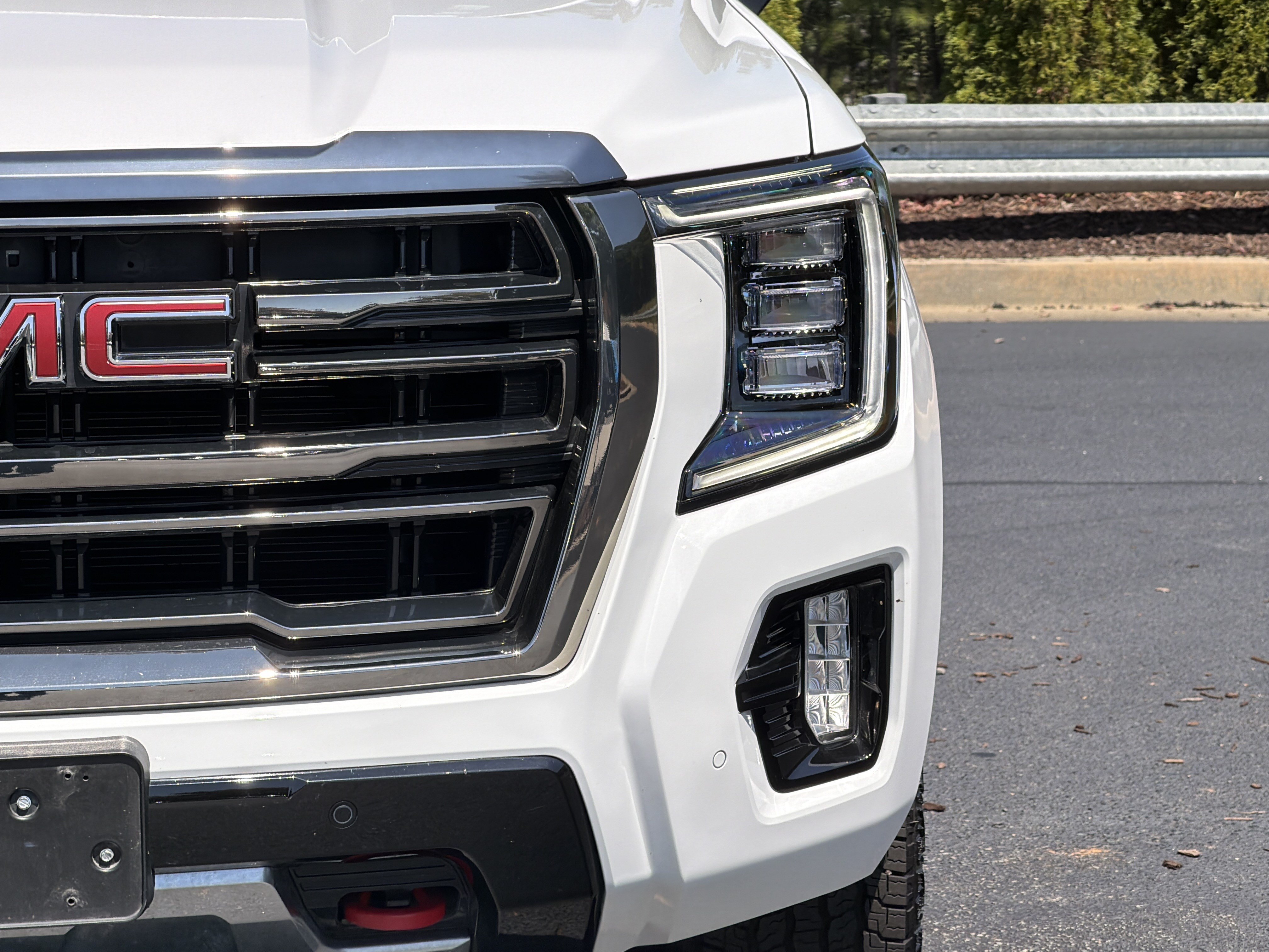 Used 2023 GMC Yukon XL AT4 w/ AT4 Premium Package AWD/4WD image 21