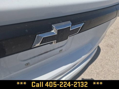 Used 2022 Chevrolet Traverse Premier w/ LPO, Blackout Package FWD image 16