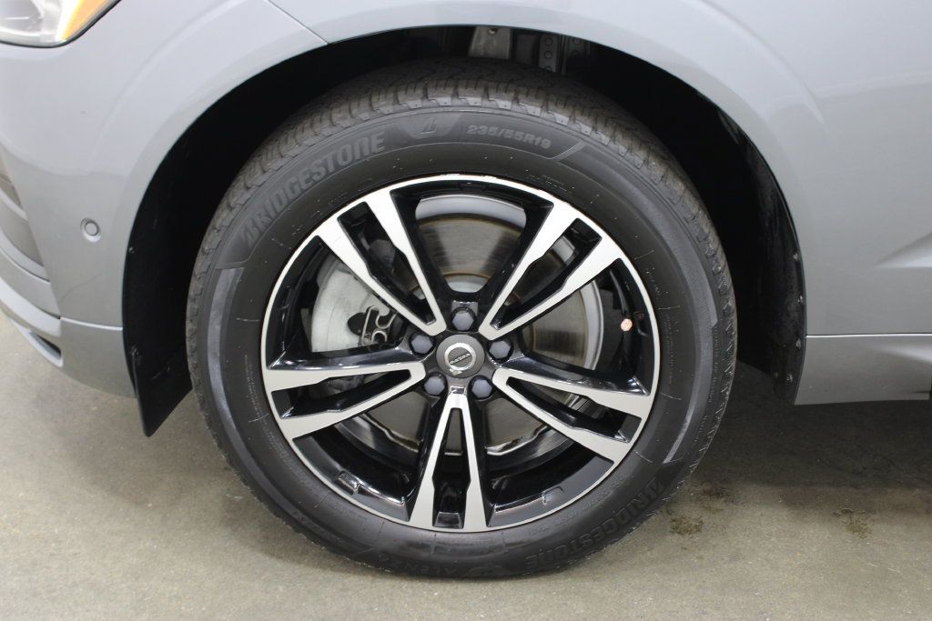 Used 2018 Volvo XC60 T6 Momentum w/ Convenience Package AWD/4WD image 30