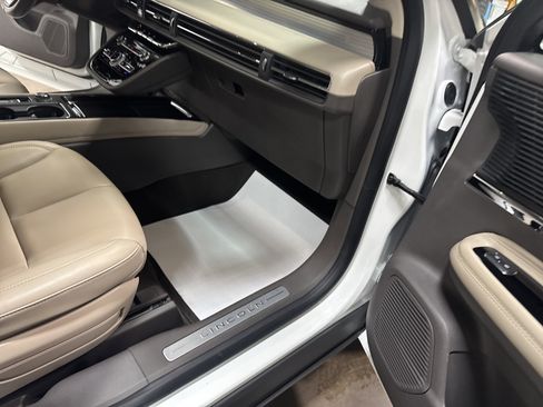 Used 2021 Lincoln Corsair AWD image 39