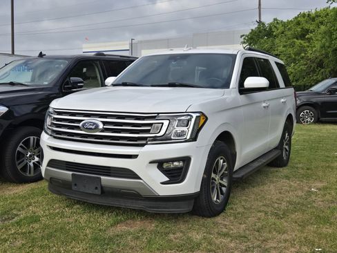 Used 2020 Ford Expedition XLT image 3