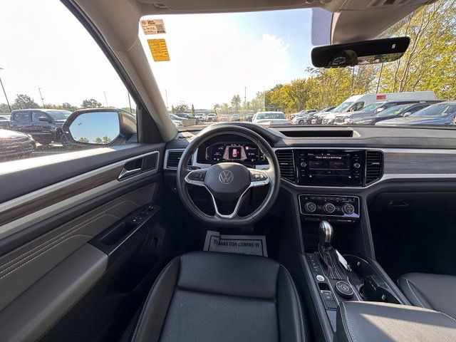 Used 2022 Volkswagen Atlas SEL AWD/4WD image 16