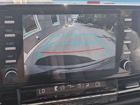 Used 2023 Toyota Sienna XLE FWD image 24