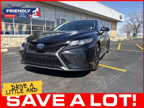 Used 2024 Toyota Camry SE w/ Convenience Package FWD image 1