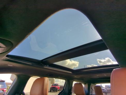 New 2026 Chrysler Pacifica Pinnacle w/ Trailer Tow Group image 26